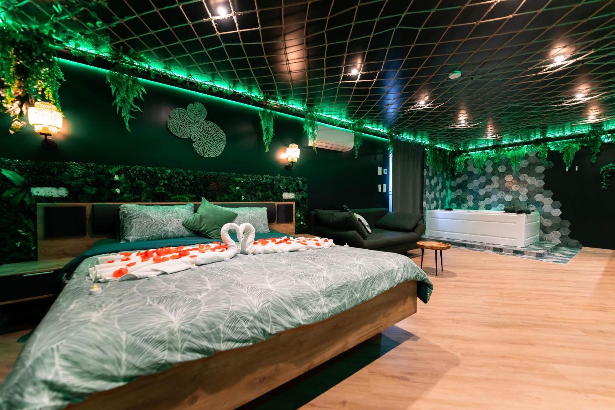 L'Oasis Tropicale, Jacuzzi, Love Room Роппенайм Екстер'єр фото