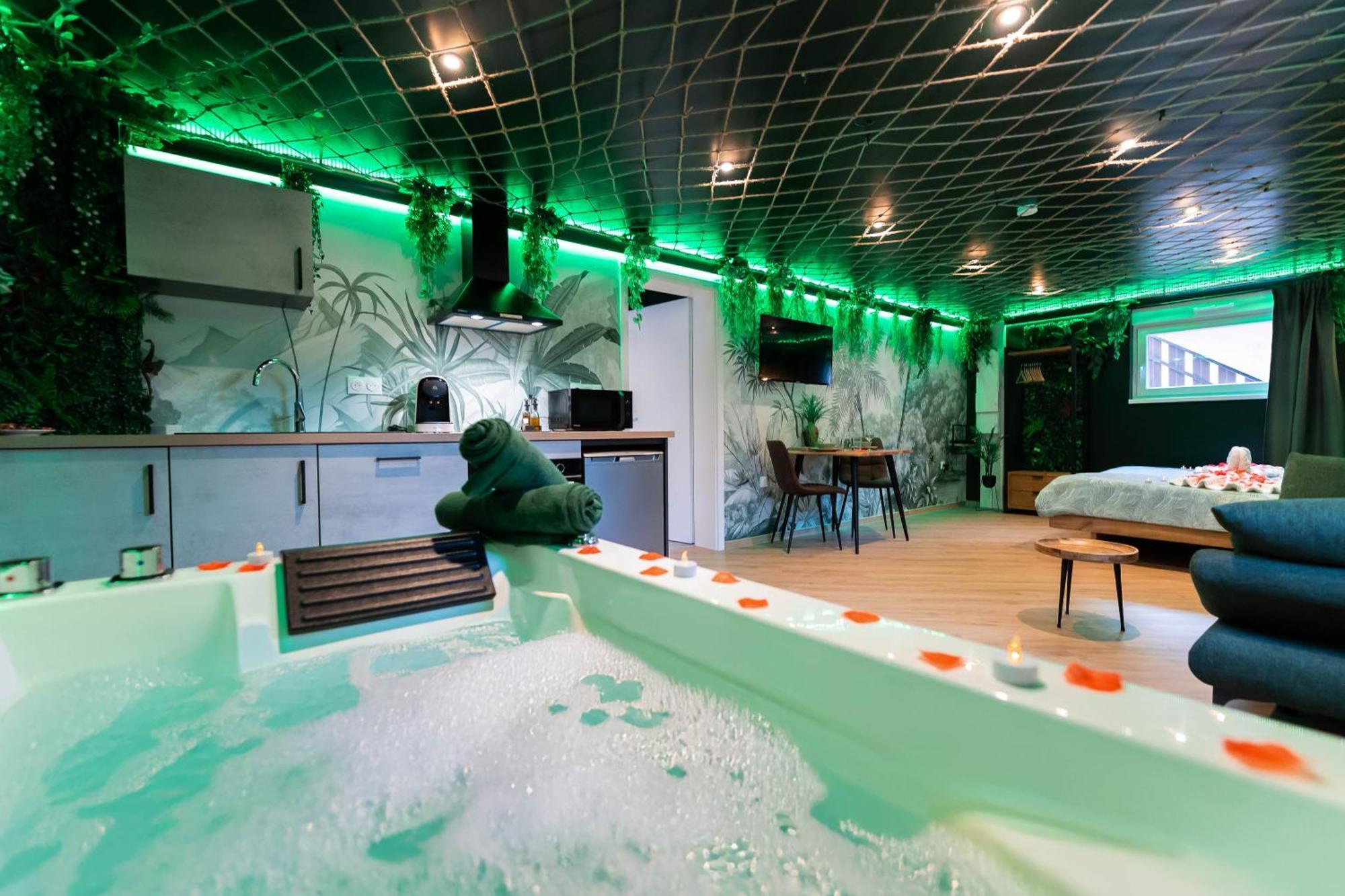 L'Oasis Tropicale, Jacuzzi, Love Room Роппенайм Екстер'єр фото